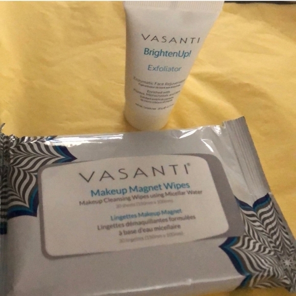 NWT VASANTI DUO MAKEUP WIPES AND EXFOLIATOR - Picture 1 of 3